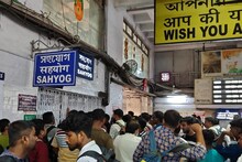 বহু ট্রেন বাতিল ! সকাল থেকেই যাত্রীদের ভোগান্তি চলছে, এখনও ঠিক করা গেল না সিগন্যাল সমস্যা