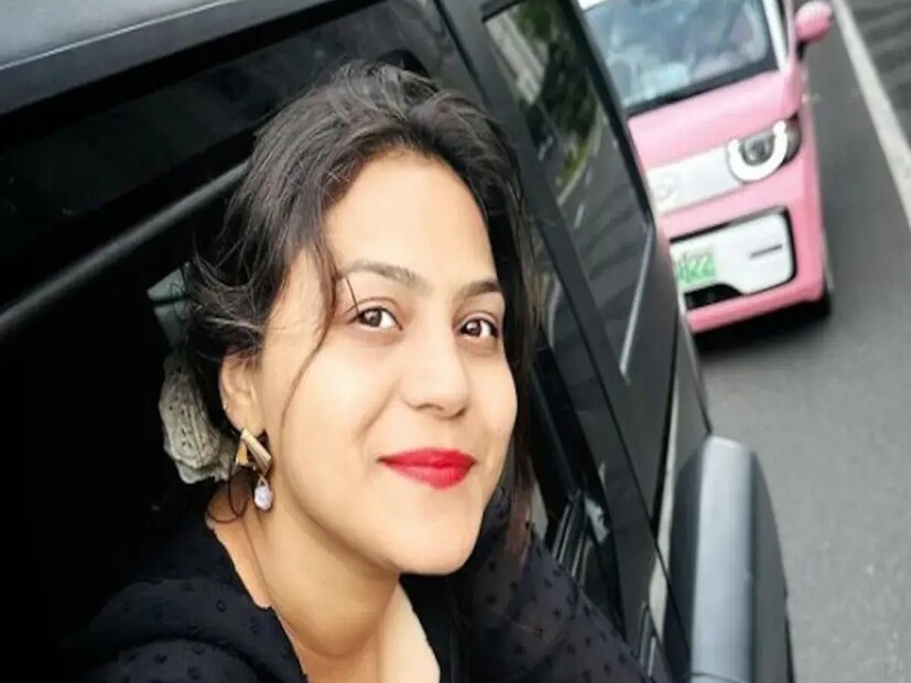 সুন্দরী ট্রাভেল ব্লগার, সোশ্যাল মিডিয়াতে ইনফ্লুয়েন্সার। চ্যানেলের নাম 'ট্রাভেল উইথ জো'। মালকিন জ্যোতি রানি মালহোত্রা। আর সেই সুন্দর মুখের আড়ালেই পাকিস্তানতে তথ্য পাচার? 