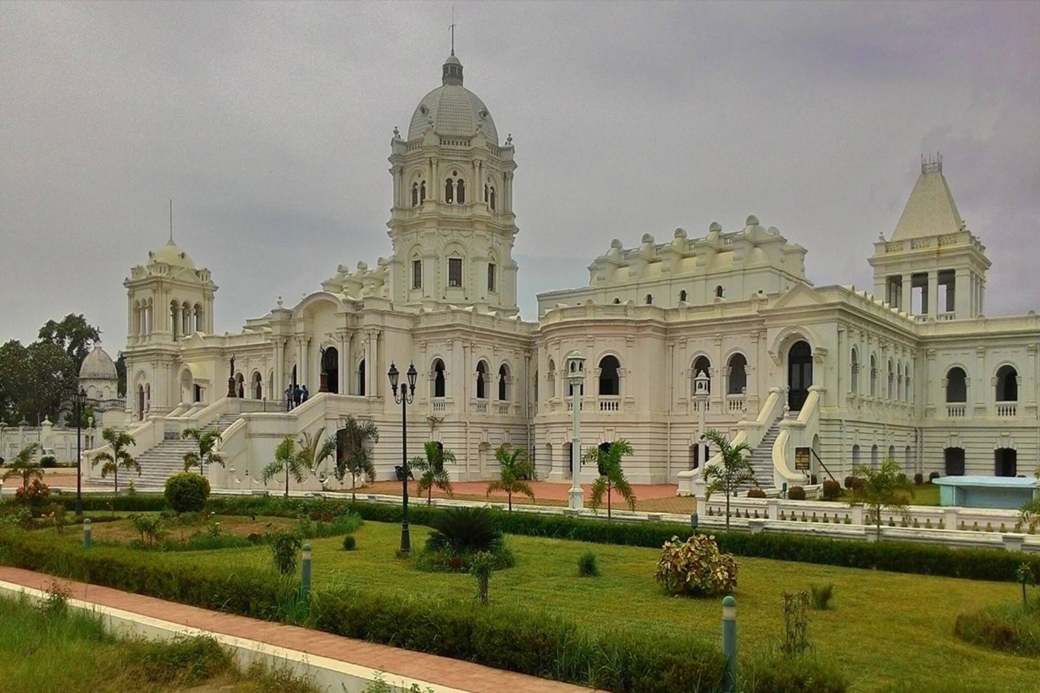 ত্রিপুরা রাজপ্রাসাদে এবারে থাকতে পারবেন আপনিও...! বিরাট সুযোগ সকলের জন্য, জানুন বিস্তারিত
