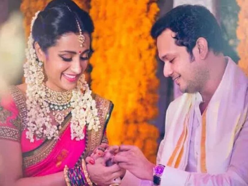 এদিকে, এই সুন্দরী বরুণ নামে এক ব্যবসায়ীকে বিয়ে করতেও প্রস্তুত। ত্রিশা তাঁর বাগদান জাঁকজমক করে করেন। বিয়ের কয়েকদিন আগেই তাঁদের বিচ্ছেদ ঘটে যায়। চলচ্চিত্রের ব্যস্ততার কারণে তৃষার বিয়ে বাতিল করা হয়েছে বলে খবর সামনে এসেছিল।