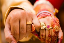 গাড়ি, টাকা নয়, দেওয়া হত ১১টি বাসন! আগেকার বিয়ে কেমন হত!