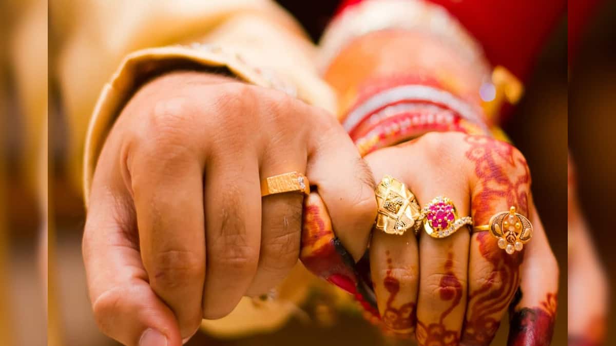 Marriage: গাড়ি, টাকা নয়, দেওয়া হত ১১টি বাসন! আগেকার বিয়ে কেমন হত! Marriage: গাড়ি, টাকা নয়, দেওয়া হত ১১টি বাসন! আগেকার বিয়ে কেমন হত!