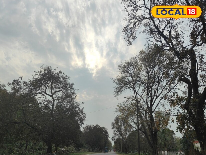 এ যেন দুর্যোগের মরসুম। তীব্র দাবদাহ থেকে রেহাই মিললেও একটানা বৃষ্টিতে নাজেহাল বঙ্গবাসী। আরব সাগরে তৈরি হওয়া ঘূর্ণাবর্ত তারই সঙ্গে জুটি বেঁধেছে বঙ্গোপসাগরে তৈরি নিম্নচাপ। যার ফলে টানা ভারী বৃষ্টির সম্ভাবনা রয়েছে।