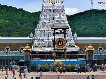 Tirumala Tirupati: তিরুপতি মন্দির ট্রাস্টের বিরাট সিদ্ধান্ত, ভিআরএস নিতে হবে ২৯ অ-হিন্দুকে! এমন কী ঘটনা ঘটে গেল?