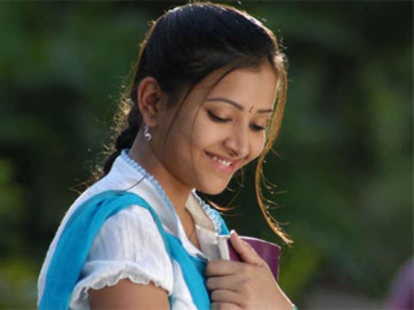 ছোট্ট বয়সেই অসাধারণ অভিনয় করে মন কেড়ে নেন দর্শকদের। শিশু শিল্পী হিসেবেই পেয়েছিলেন জাতীয় পুরষ্কার। তাঁর অভিনয়ের প্রশংসায় পঞ্চমুখ ছিলেন সকলে। ছোট্ট বয়সেই অসাধারণ অভিনয় করে মন কেড়ে নেন দর্শকদের। শিশু শিল্পী হিসেবেই পেয়েছিলেন জাতীয় পুরষ্কার। তাঁর অভিনয়ের প্রশংসায় পঞ্চমুখ ছিলেন সকলে। 
