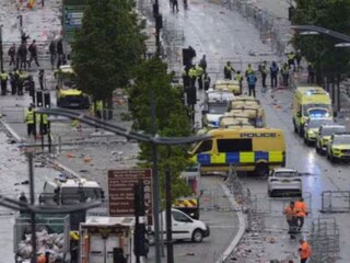 মুহূর্তে আনন্দ বদলে গেল হাহাকারে! লিভারপুল সমর্থকদের বিজয় মিছিলে হুড়মুড়িয়ে ঢুকে গেল গাড়ি, ৪৭ জন আহত