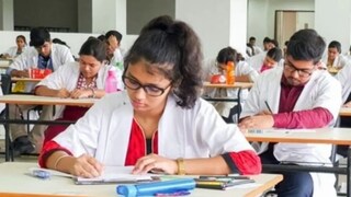 NEET-এর পর MBBS পাননি? চিকিত্‍সা করেই লাখ টাকা উপার্জনের সুযোগ এখনও রয়েছে! কী পড়তে হবে জেনে নিন