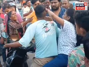 Couple Beaten Viral Video: রাস্তায় দাঁড়িয়ে চাউমিন খাচ্ছিল ছেলে ও বান্ধবী, বাবা-মার হাতে ধরা পড়তেই চলল চরম জুতো পেটা! দেখুন ভিডিও