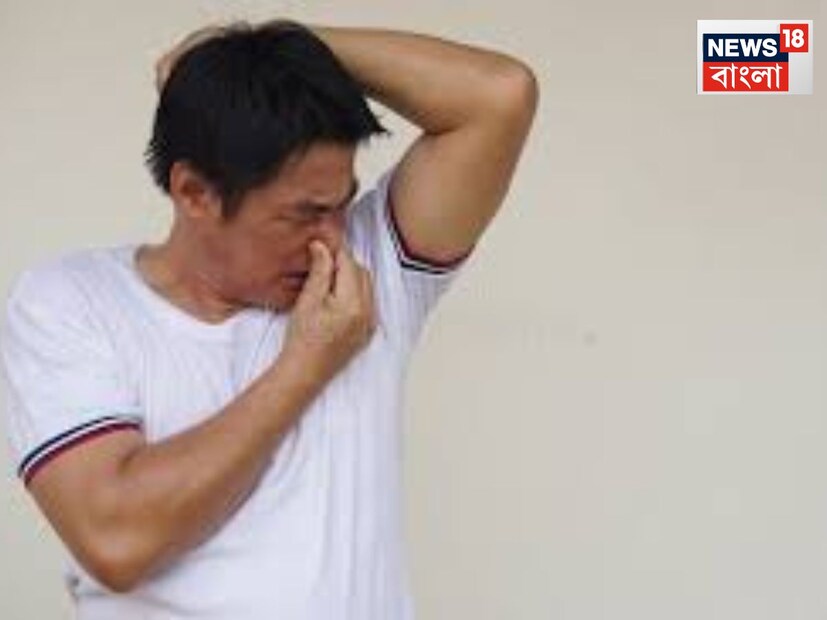 ঘামের গন্ধ আসা স্বাভাবিক একটি ব্যাপার। কিন্তু অনেক সময় এটি অতিরিক্ত তীব্র এবং দুর্গন্ধপূর্ণ হয়। এটা কখনও অবহেলা করা উচিত নয়। এর পেছনে ডায়াবেটিস, লিভার ও কিডনি নষ্টের মতো গুরুতর সমস্যা থাকতে পারে। ডাক্তার জানাচ্ছেন ঘামের গন্ধ কী কী রোগের লক্ষণ হতে পারে।