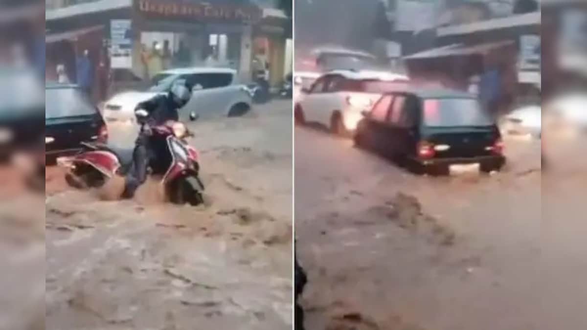 Man Swept Away in Flood with Scooty: মেঘ ভাঙা বৃষ্টিতে প্রবল বন্যা! প্রবল জলের তোড়ে স্কুটির সঙ্গে ভেসে গেলেন ব্যক্তি, দেখুন ভিডিও…