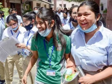 এই সপ্তাহেই, ফলপ্রকাশ হতে চলেছে CBSE-র ক্লাস ১০ এবং ক্লাস ১২-এর! কোথায়, কীভাবে দেখা যাবে? এখনই জেনে নিন