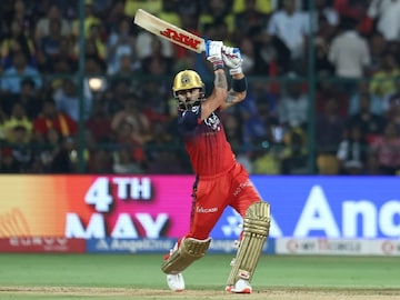 কোহলি কেন ‘কিং’, প্রমাণ হয়ে গেল শনিবার, একসঙ্গে ৫ রেকর্ড! RCB প্লে-অফের কাছে কোহলি কেন ‘কিং’, প্রমাণ হয়ে গেল শনিবার, একসঙ্গে ৫ রেকর্ড! RCB প্লে-অফের কাছে