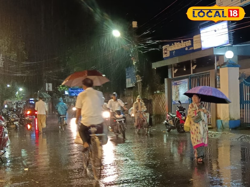 ঝড়-বৃষ্টি . বজ্র বিদ্যুৎ আগামী ৫ মে পর্যন্ত রোজই পশ্চিমবঙ্গের সব জেলাতেই জারি রয়েছে৷ ফলে হালকা থেকে মাঝারি বৃষ্টি হবে৷ সঙ্গে হবে প্রবল ঝড় বৃষ্টি৷ , কলকাতা, হাওড়া, হুগলি, উত্তর ২৪ পরগণা, দক্ষিণ ২৪ পরগণা, পূর্ব মেদিনীপুর, পশ্চিম মেদিনীপুর, ঝাড়গ্রাম, পুরুলিয়া, বাঁকুড়া, পূর্ব বর্ধমান, পশ্চিম বর্ধমান, বীরভূম, মুর্শিদাবাদ, নদিয়াতে ইয়েলো ও অরেঞ্জ অ্যালার্ট জারি করা হয়েছে৷