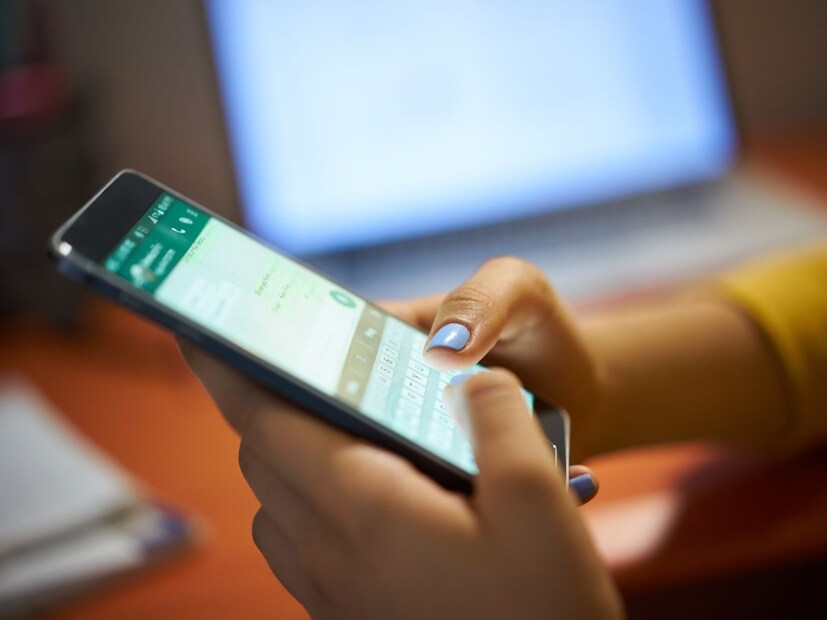 জানা গিয়েছে যে সমস্যাটা হবে WhatsApp-এর iOS 15.1 ভার্সন নিয়ে। iOS 15 ভার্সন ইতিমধ্যেই তিন প্রজন্ম পুরনো হয়ে গিয়েছে। তার পক্ষে নতুন প্রযুক্তির সঙ্গে তাল মিলিয়ে চলা কষ্টসাধ্য তো বটেই!