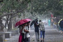 আকাশ কালো করে ঝমঝমিয়ে নামবে! সপ্তাহ শেষে প্রবল ঝড়বৃষ্টির তাণ্ডব, জেলায় জেলায় কালবৈশাখী
