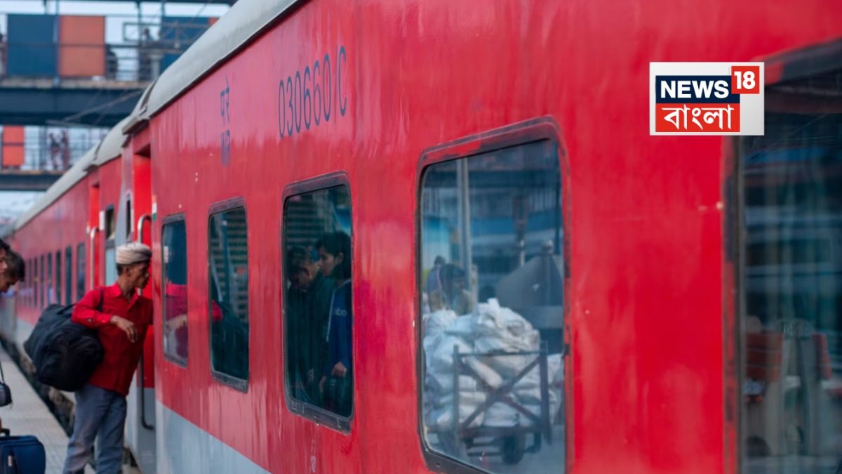 ট্রেনের A-2 কোচ থেকে নামল যুবক…, দেখতেই GRP জিজ্ঞাসা করল ‘কে তুমি’? পকেট হাতড়িয়ে মিলল অদ্ভুত এক ‘চিরকুট’! দেখেই ‘হা’ গার্ড Man just got down from A2 coach immediately GRP asks his identity A strange slip comes out of his pocket what makes everyone jawstruck in a moment Shocking incident goes viral