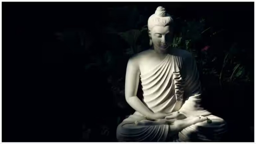 অন্যান্য পূর্ণিমা তিথির মতো বুদ্ধ পূর্ণিমাতেও ব্রহ্ম মুহূর্তে ঘুম থেকে উঠে কোনও পুণ্যনদীতে স্নান করুন। সেটা সম্ভব না হলে বাড়িতেই স্নানের জলে মিশিয়ে নিন কালো তিল। মনে করা হয় এতে পুণ্যলাভ করা যায়।