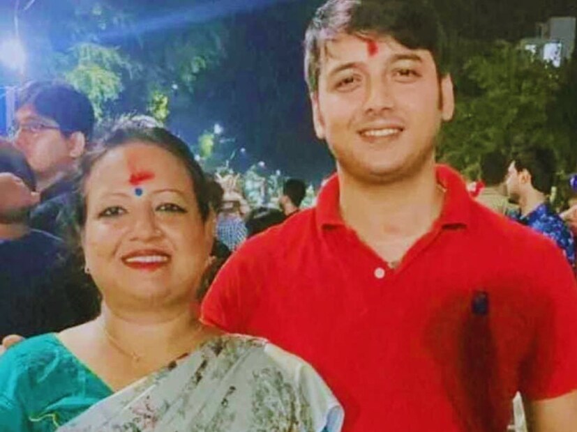 তারপরেই, ১৩মে বিয়ের পর একমাসও কাটেনি, রিঙ্কুর আগের পক্ষের ছেলে সৃঞ্জয় ওরফে প্রীতমের দেহ উদ্ধার হয় নিউটাউনের ফ্ল্যাট থেকে।  শক্তহাতে সেই সময় রিঙ্কুকে সামলেছিলেন দিলীপ। কিন্তু শ্মশানে তাঁর বিধ্বস্ত চেহারাও নজর কেড়েছিল সকলে। 
