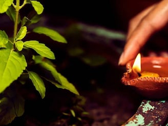 টাকার চরম অভাব? ভর সন্ধেয় করুন এই কাজ, হু হু করে হাতে আসবে টাকা...! উপচে পড়বে ধন-দৌলত
