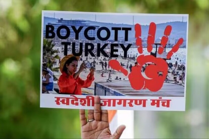 ভিন্ন ভ্রমণ সংস্থা তুরস্কে বেড়াতে যাওয়ার ব্যবস্থা বন্ধ রেখেছে৷ তুরস্কে ছবির শ্যুটিং না করার অনুরোধ করেছেন সিনেকর্মীরা৷