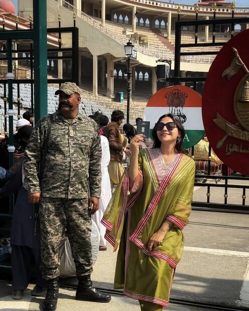 জ্যোতি মালহোত্রার ইউটিউব চ্যানেলের ৩ লক্ষ ৭৭ হাজার সাবস্ক্রাইবার রয়েছে। ইনস্টাগ্রামে তাকে ১ লক্ষ ৩২ হাজারেরও বেশি মানুষ ফলো করে। তাঁর বিরুদ্ধে পাকিস্তানের গোয়েন্দা সংস্থা আইএসআইকে দেশের সংবেদনশীল তথ্য দেওয়ার অভিযোগ রয়েছে। (ছবি সৌজন্যে: ইনস্টাগ্রাম)