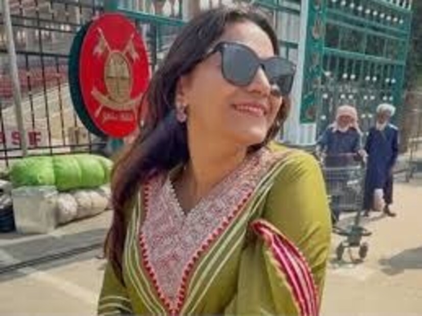 &quot;তাঁর সোশ্যাল মিডিয়া ভিডিওগুলি কেবল একটি ছদ্মপরিচয় বা আড়াল ছিল। সে একাধিক ডিজিটাল ডিভাইস ব্যবহার করত এবং নিয়মিত পাকিস্তানি এজেন্টদের সাথে যোগাযোগ রাখার জন্য এনক্রিপ্ট করা প্ল্যাটফর্ম ব্যবহার করত। এর ডিজিটাল প্রমাণ পাওয়া গেছে,&quot; একটি সূত্র সিএনএন-নিউজ১৮ কে জানিয়েছে।