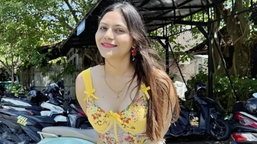  প্রসঙ্গত তদন্তকারীরা জানিয়েছেন জ্যোতির মধ্যে এখনও কোনও অনুশোচনার চিহ্ন দেখা যায়নি৷ এমনকি,ভারত পাকিস্তান সঙ্ঘর্ষের সময়েও জ্যোতি সোশ্যাল মিডিয়ায় একটি ভিডিও পোস্ট করেছিলেন পাকিস্তানের পক্ষে৷ সে বিষয়ে জিজ্ঞাসা করা হলে তিনি বলেন, সকলের মতো তাঁরও বাকস্বাধীনতা আছে! 