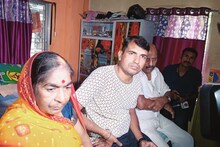 বোনের হাতের দুধ চা দিয়ে সকাল শুরু করলেন পূর্ণম! স্ত্রী গেলেন কালীমন্দিরে