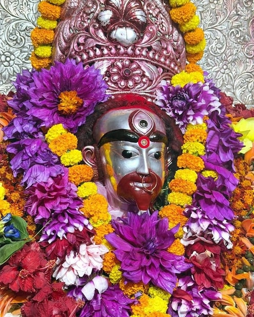 এ বছর ফলহারিণী কালীপুজো পালিত হবে সোমবার, ২৬ মে৷ বাংলার ১১ জ্যৈষ্ঠ৷ বিশুদ্ধ সিদ্ধান্ত পঞ্জিকা মতে জ্যৈষ্ঠ অমাবস্যা শুরু হবে ২৬ মে সোমবার দুপুর ১২.১৩ মিনিটে৷ বিশুদ্ধ সিদ্ধান্ত পঞ্জিকা মতে জ্যৈষ্ঠ অমাবস্যা থাকবে ২৭ মে মঙ্গলবার সকাল ৮.৩২ মিনিটে৷ (ছবি : ফেসবুক)