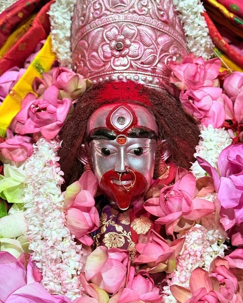 এই দিন পালনীয় কিছু নিয়ম আছে৷ এছাড়াও আছে জ্যোতিষ এবং বাস্তু টোটকা৷ সেগুলি জেনে নিন৷ এর ফলে সংসারের সুখ শান্তি ও অর্থসম্পদের জোয়ার অক্ষুণ্ণ থাকবে৷ বলছেন জ্যোতিষ বিশারদ চক্রপাণি ভাট৷ (ছবি: ফেসবুক)