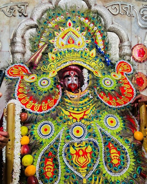 গুপ্তপ্রেস পঞ্জিকা অনুযায়ী ফলহারিণী অমাবস্যা তিথি শুরু হবে আজ বা সোমবার, সকাল ১১টা ৭ মিনিট ১৯ সেকেন্ডে। তার পর এই পুণ্যদায়ী অমাবস্যা তিথি থাকবে মঙ্গলবার ১২ জ্যৈষ্ঠ বা ২৭ মে সকালের কিছুটা সময় পর্যন্ত৷ সেদিন সকাল ৮টা ৪৪ মিনিট ৫৯ সেকেন্ড পর্যন্ত থাকবে এই পুণ্যতিথি৷ (ছবি: ফেসবুক)