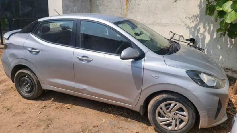 হরিয়ানার এই ভয়াবহ ঘটনায় বন্ধ গাড়ির ভিতর থেকে উদ্ধার হয়েছে একই পরিবারের ৭ জনের মৃতদেহ ৷ প্রাথমিকভাবে এটা আত্মহত্যার ঘটনা বলে মনে করছে পুলিশ ৷ কারণ দুর্ঘটনা নয় বলেই অনুমান পুলিশের ৷ গাড়ির ভিতর থেকে উদ্ধার হয়েছে একটি সুইসাইড নোটও।