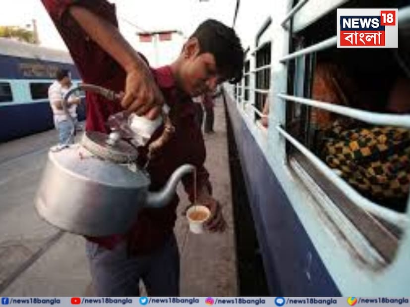 চা-বিক্রেতার কীর্তি দেখে ওই প্যাসেঞ্জার এতটাই রেগে যান যে রেগে লাল হয়ে তিনি তৎক্ষণাৎ ওই চা-ওয়ালা যুবকটিকে তীব্র বকাঝকা শুরু করে দেন। প্রায় ২৬ সেকেন্ডের এই ছোট ক্লিপটি ভাইরাল হওয়ার পর, ভারতীয় রেলের পক্ষ থেকে অবশ্য দ্রুত পদক্ষেপ নেওয়া হয়। Representative Image