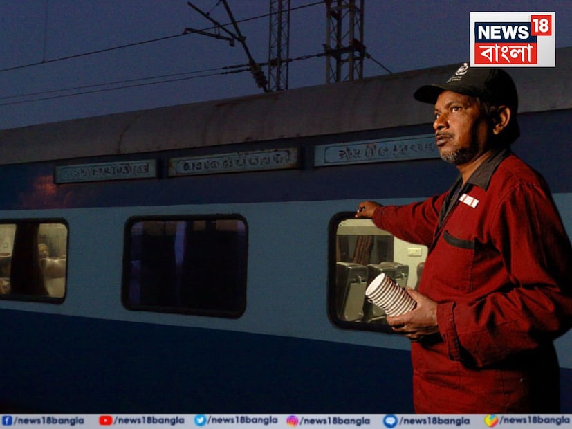ট্রেন জার্নি অনেকেরই ভাল লাগে এই যাত্রাপথের নানা রকমের রঙিন মুহূর্তের জন্য। কেউ ভালবাসেন জানালা দিয়ে বাইরের শোভা দেখতে, তো কারও আবার ভাল লাগে ভেন্ডারদের কাছ থেকে মজাদার সব জিনিস কিনতে। কেউ আবার ভালবাসেন নতুন নতুন মানুষের সঙ্গে আলাপ জমিয়ে হইহই করে গন্তব্যে পৌঁছতে। Representative Image 