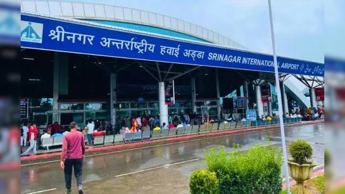 ছন্দে ফিরছে উপত্যকা, খুলেছে শ্রীনগর বিমানবন্দর