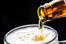 Alchohol At Home: 'বেয়ারা চালাও ফোয়ারা, জিন, শেরি, শ্যাম্পেন রাম...' কিন্তু আইনিভাবে বাড়িতে কতটা মদ রাখা যায়? পার্টির মরশুমে আগেভাগে জেনে নিন