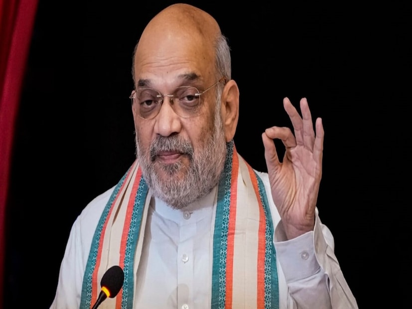 জানা গিয়েছিল যে, শুক্রবার চতুর্থীর দিন শহরে দুটি পুজোর উদ্বোধন করতে পারেন মোদির ডেপুটি। কিন্তু তার আগেই বিজেপির অন্দরে অমিত শাহের উপস্থিতি এবং পুজো উদ্বোধন নিয়ে তৈরি হয়েছে ধোঁয়াশা। সূত্র মারফত খবরে জানা গিয়েছে যে, শুক্রবার কেন্দ্রীয় স্বরাষ্ট্রমন্ত্রীর বঙ্গ সফরে তৈরি হয়েছে অনিশ্চয়তা।