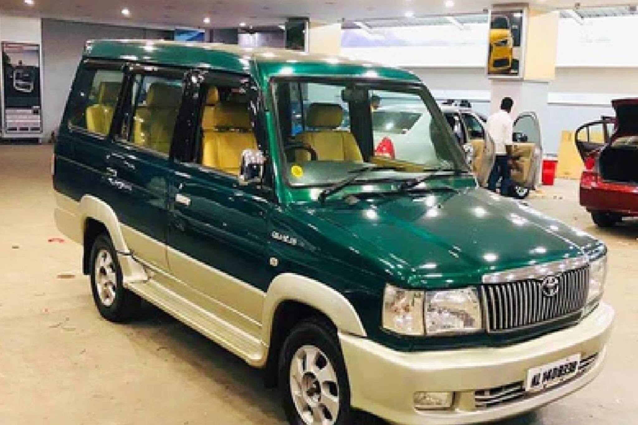 iPhone-এর দামে ঘরে আনুন টয়োটা কোয়ালিস, রাস্তা খারাপ হলেও চিন্তা নেই