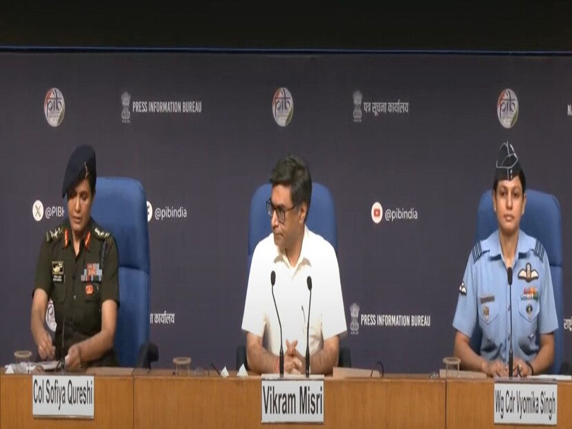  ভারত-পাক সংঘাতের মধ্যে গতকাল রাতে হামলা চালায় পাকিস্তান। ভারতের একের পর এক শহরে ড্রোন হামলা চালিয়েছিল পাকিস্তান। কিন্তু, ভারতের এয়ার ডিফেন্স সিস্টেমে অধিকাংশই ধ্বংস হয়ে যায়। শুক্রবার, সাংবাদিক বৈঠকে ভারতীয় সেনাবাহিনীর পক্ষ থেকে জানানো হয়, এই ড্রোন তুরস্কের তৈরি।