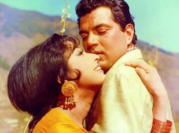 'দেহব্যবসা করেই কামিয়েছি...!' টয়লেট থেকে লক্ষ লক্ষ টাকা বেরতেই আদালতে সাফ উত্তর নায়িকার