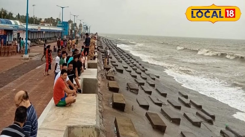  এদিন সকালে ঝোড়ো হাওয়ার ফুলে ওঠে সমুদ্রের জল। সমুদ্র উত্তাল থাকায় পর্যটকদের সমুদ্রে নামতে বাধা দিচ্ছে পুলিশ প্রশাসন। সৈকত সরণী জুড়ে মোতায়েন রয়েছে নুলিয়া ও পুলিশ। 
