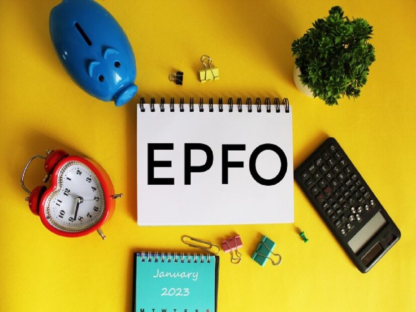 কর্মচারী ভবিষ্যনিধি তহবিল সংস্থা (EPFO) সাম্প্রতিক সময়ে তার সদস্যদের সুবিধার্থে অনেক পরিবর্তন এনেছে। একই সঙ্গে অনেক নতুন সুযোগ-সুবিধাও দেওয়া হয়েছে। এরকম একটি সুবিধা হল মিসড কল বা এসএমএস পরিষেবা। এর অধীনে, সদস্যরা তাঁদের ভবিষ্য তহবিল সম্পর্কিত তথ্য পেতে পারেন। কিন্তু এর জন্য, অ্যাকাউন্টধারীর ব্যাঙ্ক অ্যাকাউন্ট এবং ইউনিভার্সাল অ্যাকাউন্ট নম্বর (UAN) লিঙ্ক করা উচিত।