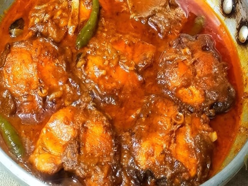 মাছ খাওয়ার উপকারিতা বলে শেষ করা যায় না! হার্ট ভাল রাখে,মস্তিষ্কের কর্মক্ষমতা বাড়ায়। গবেষণায় প্রমাণিত, রোজের খাদ্যতালিকায় মাছ থাকা মানে আপনি দীর্ঘদিন সুস্থ থাকবেন। healthline ওয়েবসাইট-এর তথ্য বলছে, মাছ পৃথিবীর সবচেয়ে স্বাস্থ্যকর খাদ্যগুলোর মধ্যে একটি। এতে প্রোটিন এবং ভিটামিন ডি-এর মতো গুরুত্বপূর্ণ পুষ্টি উপাদান প্রচুর পরিমাণে রয়েছে। Image: News18 মাছ খাওয়ার উপকারিতা বলে শেষ করা যায় না! হার্ট ভাল রাখে,মস্তিষ্কের কর্মক্ষমতা বাড়ায়। গবেষণায় প্রমাণিত, রোজের খাদ্যতালিকায় মাছ থাকা মানে আপনি দীর্ঘদিন সুস্থ থাকবেন। healthline ওয়েবসাইট-এর তথ্য বলছে, মাছ পৃথিবীর সবচেয়ে স্বাস্থ্যকর খাদ্যগুলোর মধ্যে একটি। এতে প্রোটিন এবং ভিটামিন ডি-এর মতো গুরুত্বপূর্ণ পুষ্টি উপাদান প্রচুর পরিমাণে রয়েছে। Image: News18