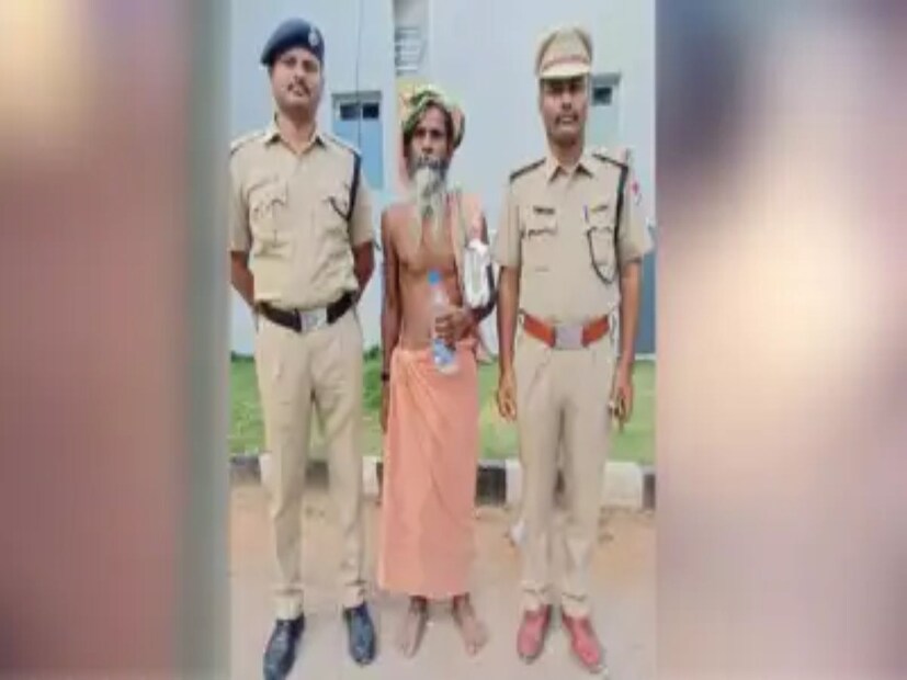 তামিলনাড়ু পুলিশ হরিদ্বারে গিয়ে 'ওম'-এর কোনও রেকর্ডই পায়নি, বরং তারা জানতে পারে যে তার আসল নাম বিজয়কুমার এবং সে একজন যাযাবর। এই ব্যক্তি নাকি বিভিন্ন রাজ্যে ইলেকট্রিশিয়ান হিসেবে কাজ করত এবং তিরুত্তানির কাছে একটি মঠে কিছুদিন থাকতে শুরু করেছিল। সেখানেই নাকি সে বাবার ছদ্মবেশে বাস করত এবং বিশ্বাস করত যে ট্রেনে ভ্রমণের জন্য তার টিকিটের প্রয়োজন নেই। সে সেখানেও বার বার এই কথা বলে যে টিকিট না থাকায় তাকে ট্রেন থেকে নামিয়ে দেওয়া হয়েছিল বলে সে রেললাইনে ধাতব জিনিসপত্র এবং পাথর রেখে রেলের ক্ষতি করার চেষ্টা করে চলেছে এই ছদ্মবেশী 'বাবাজি'।
