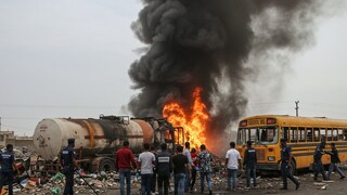 সাতসকালে ভয়ঙ্কর বিস্ফোরণ! কেঁপে উঠল ডেবরা! আগুন আর ধোঁওয়ায় ঢাকল গ্যারাজ, ক্ষতিগ্রস্ত স্কুলবাস!
