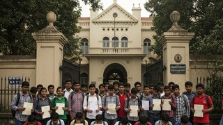 HS পাশ করেও কলেজে ভর্তি হতে পারছে না পড়ুয়ারা! এ কী সংকট! কেন হল এরকম, জানলে ভয় পাবেন! (Representative Image: AI) HS পাশ করেও কলেজে ভর্তি হতে পারছে না পড়ুয়ারা! এ কী সংকট! কেন হল এরকম, জানলে ভয় পাবেন! (Representative Image: AI)