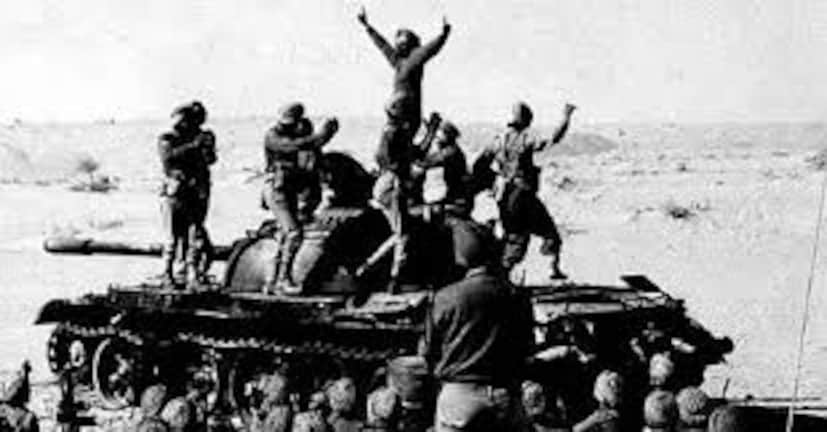  ১৯৭১ সালে ডিসেম্বরে মাত্র কিছুদিনের যুদ্ধেই সম্পূর্ণ আত্মসমর্পণ করতে বাধ্য হয় পাক সেনা।<br />তথ্য অনুযায়ী, ১৯৭১ সালের যুদ্ধে সবথেকে বেশি কার্যকরী হয়েছিল ভারতীয় নৌবাহিনী। কারণ, পাকিস্তান সেনাবাহিনীর নিশানায় ছিল পূর্ব পাকিস্তানের বর্তমান বাংলাদেশের চট্টগ্রামের বন্দর। নৌবাহিনীর পরিকল্পনা ছিল লিম্পেট মাইন পুঁতে পাক জাহাজগুলি ধ্বংস করা।