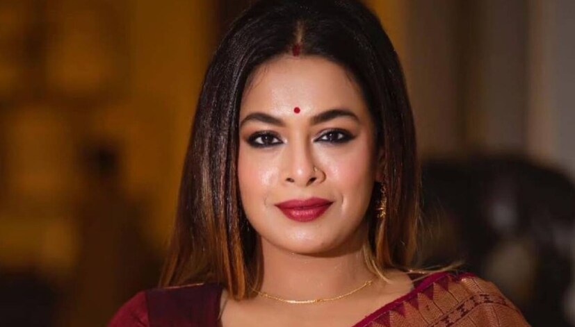 গায়িকার এই পোস্টে বহু মহিলা সহমত হন৷ তাঁদের নিজেদের সমস্যাগুলোও এই পোস্টের কমেন্টে লেখেন তাঁরা৷ অনেকে এটাও লিখেছেন যে চিকিৎসক দেখিয়ে তাঁরা এখন সুস্থ বয়েছেন৷ 