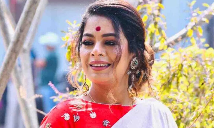 ঠিক কী কারণে পিএমএস হয় তার নির্দিষ্ট ব্য়াখ্যা দিতে পারেননি গবেষকরা। মাসিক চক্রের সময় হরমোনের মাত্রার পরিবর্তন এর মূল কারণ হতে পারে। এই পরিবর্তনশীল হরমোনের মাত্রা কিছু মহিলাকে অন্যদের তুলনায় বেশি প্রভাবিত করে।
