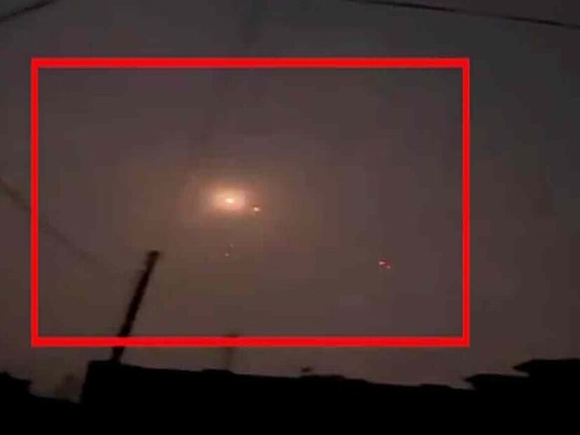পাঠানকোট এয়ারবেসের কাছ থেকে গুলির শব্দ শোনা গিয়েছে বলে সূত্রের খবর৷ উত্তর ভারতের বেশ কিছু জায়গায় ব্ল্যাক আউট করা হয়৷ বন্ধ করা আইপিএল ম্যাচ৷ ধরমশালায় পঞ্জাব বনাম দিল্লি ম্যাচে সব লাইট অফ করে দিয়ে দর্শকদের মাঠ থেকে বার করে দেওয়া হয়। পরে খেলা বন্ধ করা হল৷ দশ ওভার খেলা গড়ানোর পর মাঠের ফ্লাডলাইট নিভিয়ে দেওয়া হয়। ক্রিকেটারদের ড্রেসিংরুমে ফিরে যেতে বলা হয়‌ দর্শক শূন্য করে দেওয়া হয়েছে স্টেডিয়াম।